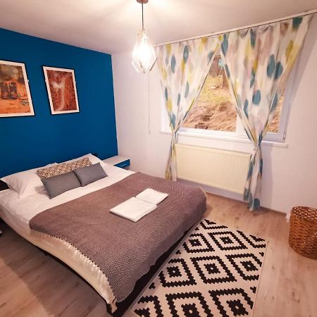 105500 Apartment Buşteni Exteriör bild